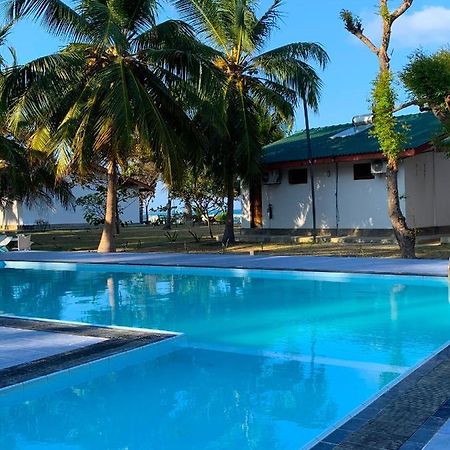 Pearl Oceanic Resort - Trincomalee Esterno foto