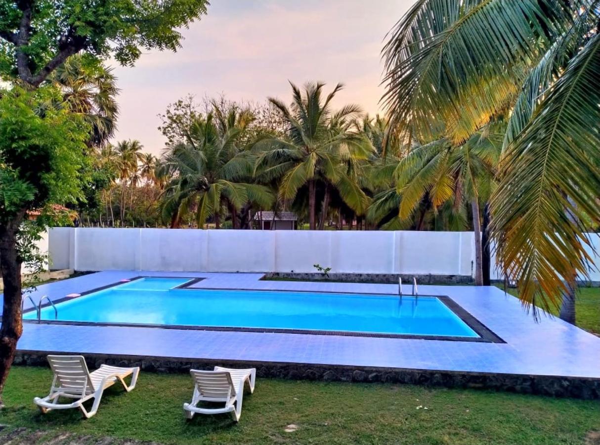 Pearl Oceanic Resort - Trincomalee Esterno foto