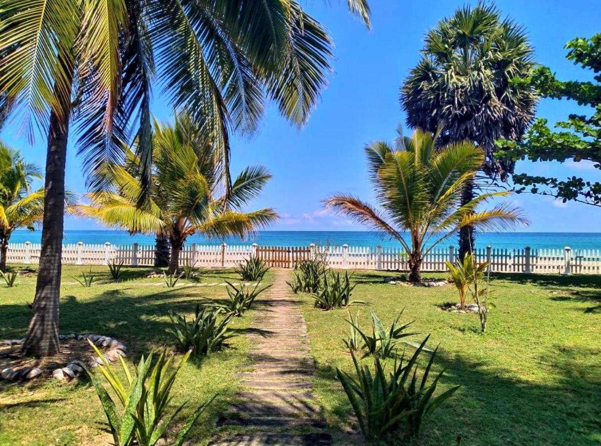 Pearl Oceanic Resort - Trincomalee Esterno foto
