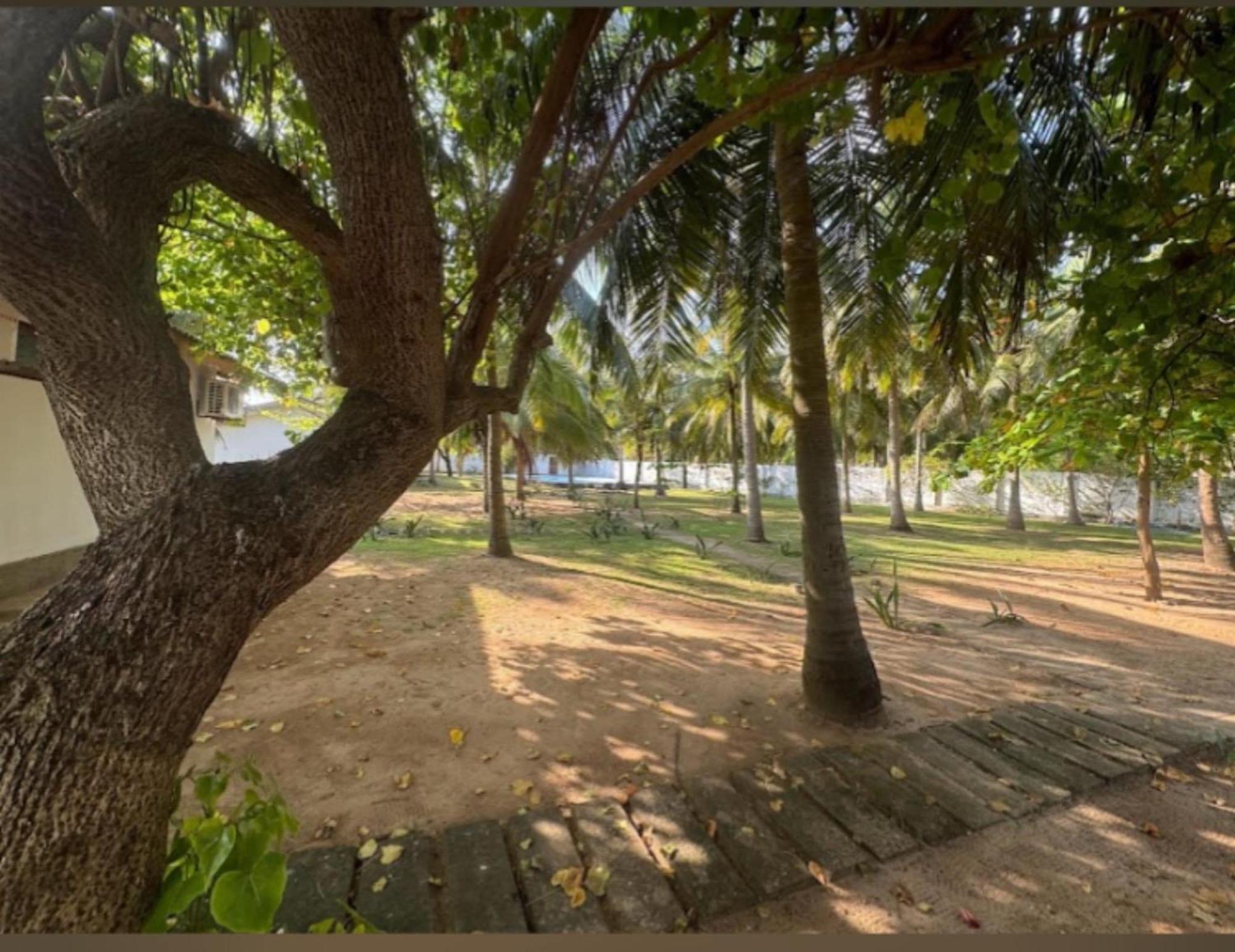 Pearl Oceanic Resort - Trincomalee Esterno foto