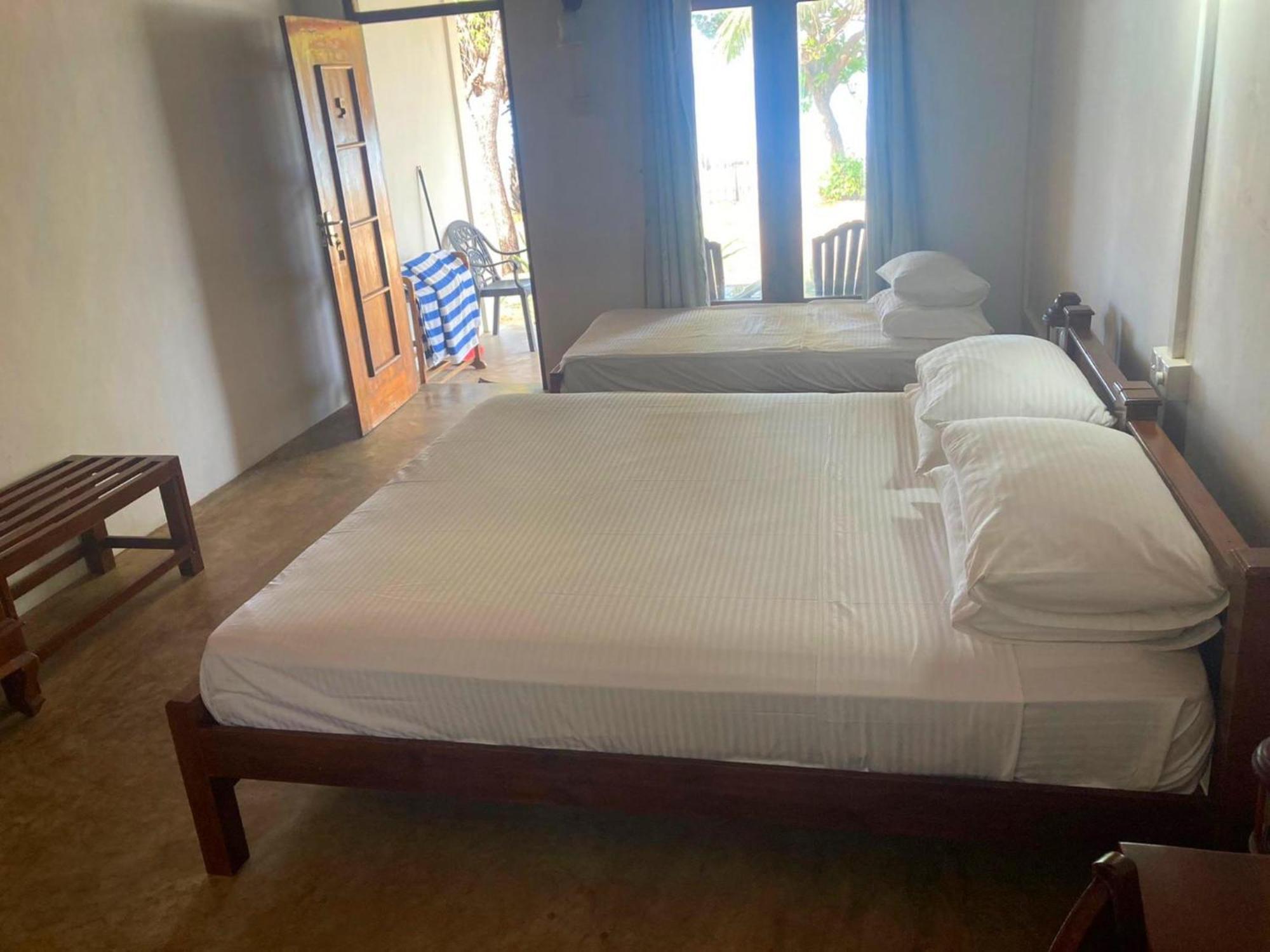 Pearl Oceanic Resort - Trincomalee Esterno foto