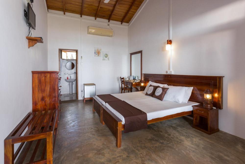 Pearl Oceanic Resort - Trincomalee Esterno foto