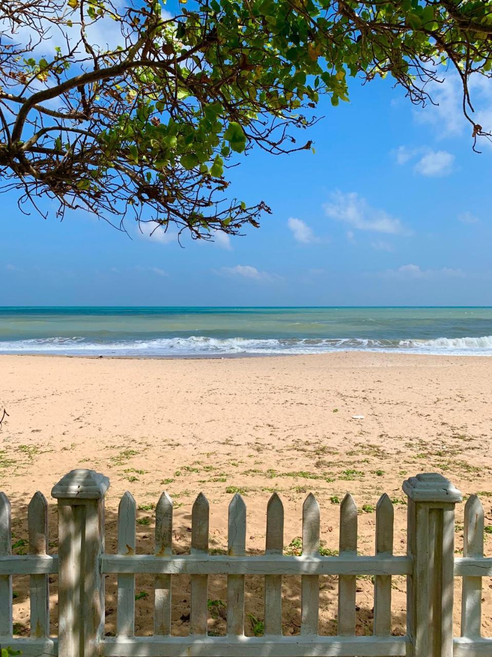 Pearl Oceanic Resort - Trincomalee Esterno foto